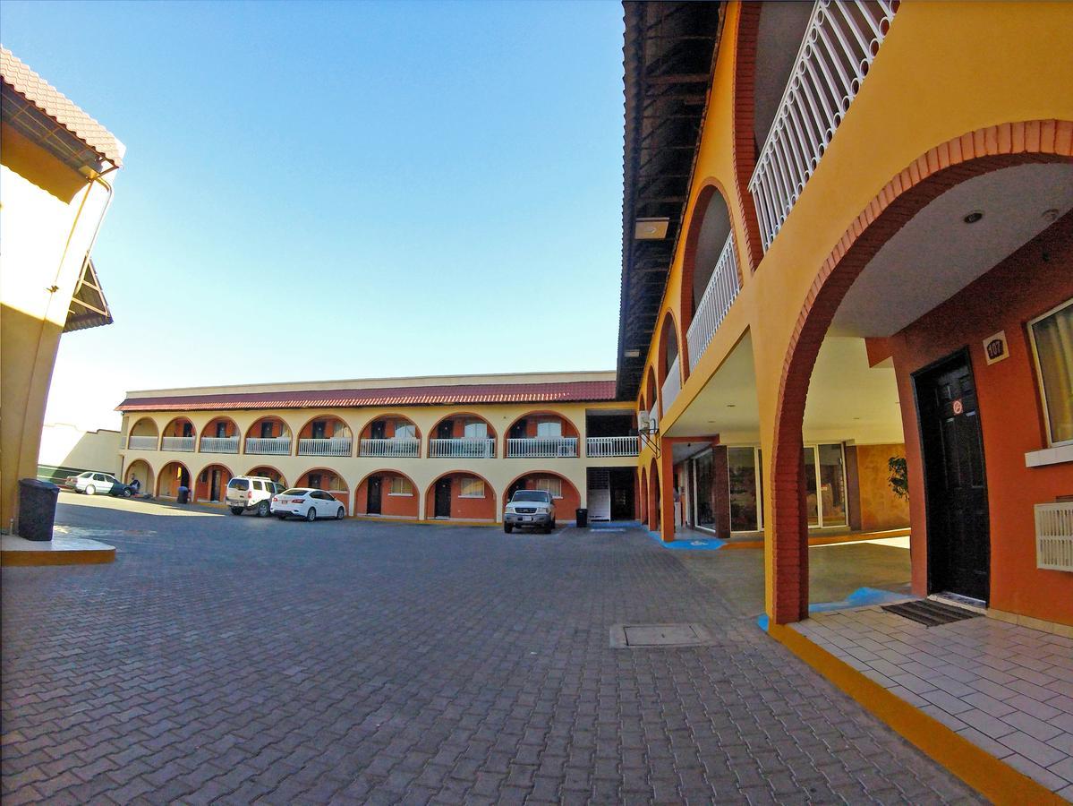 Las Torres Hotel Mexicali Buitenkant foto