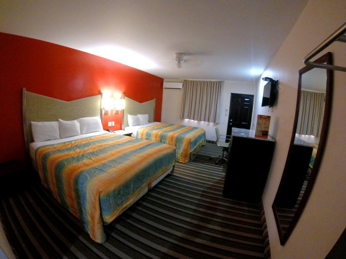 Las Torres Hotel Mexicali Buitenkant foto