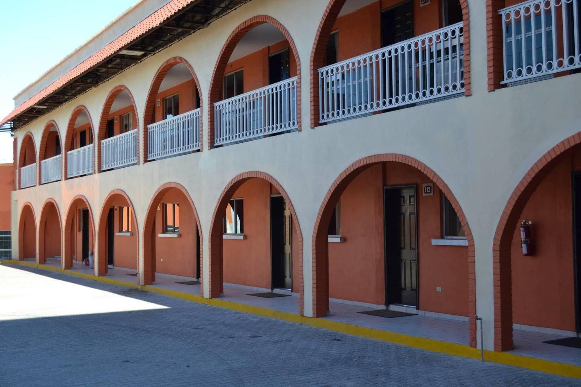 Las Torres Hotel Mexicali Buitenkant foto