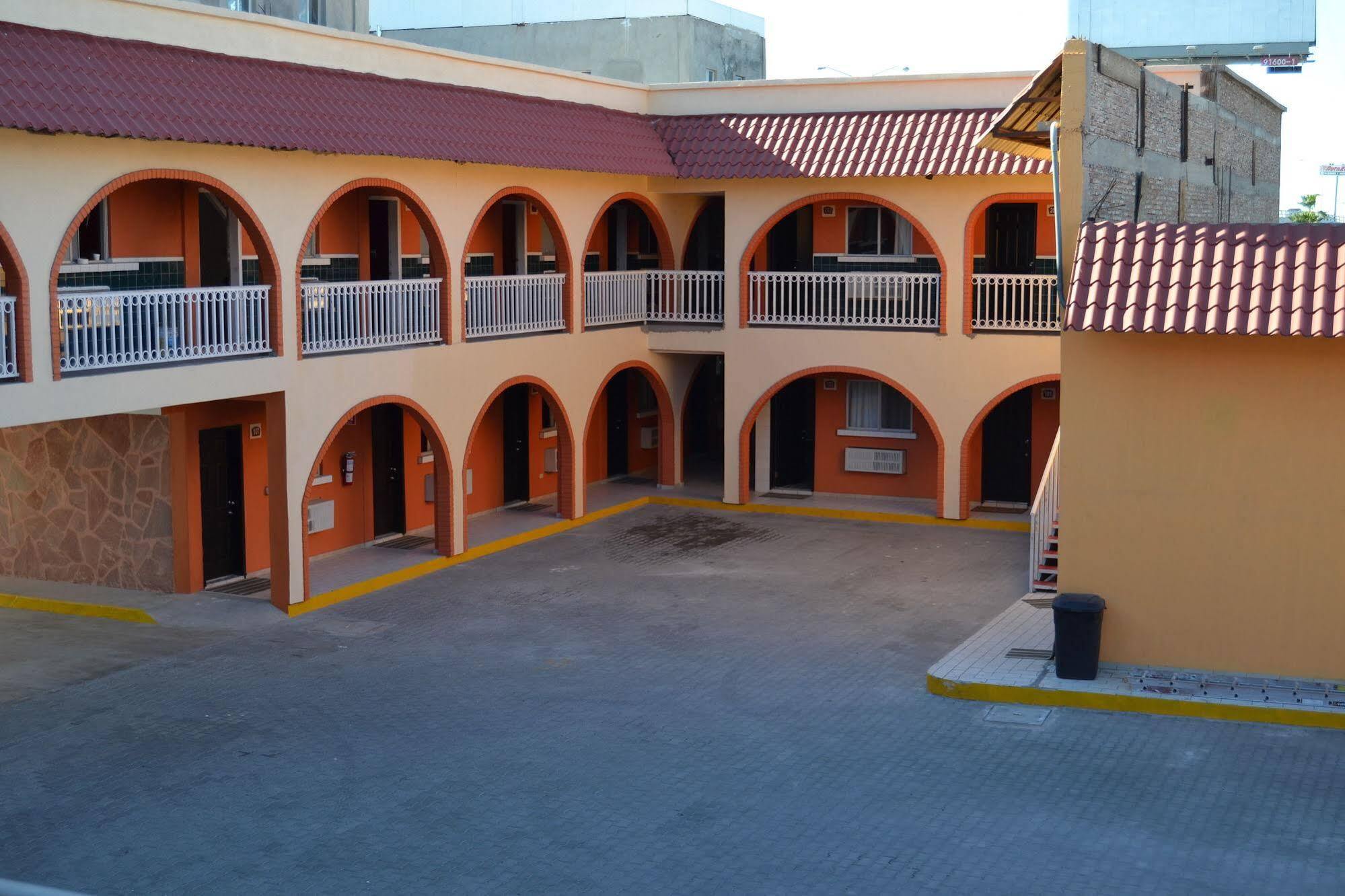 Las Torres Hotel Mexicali Buitenkant foto